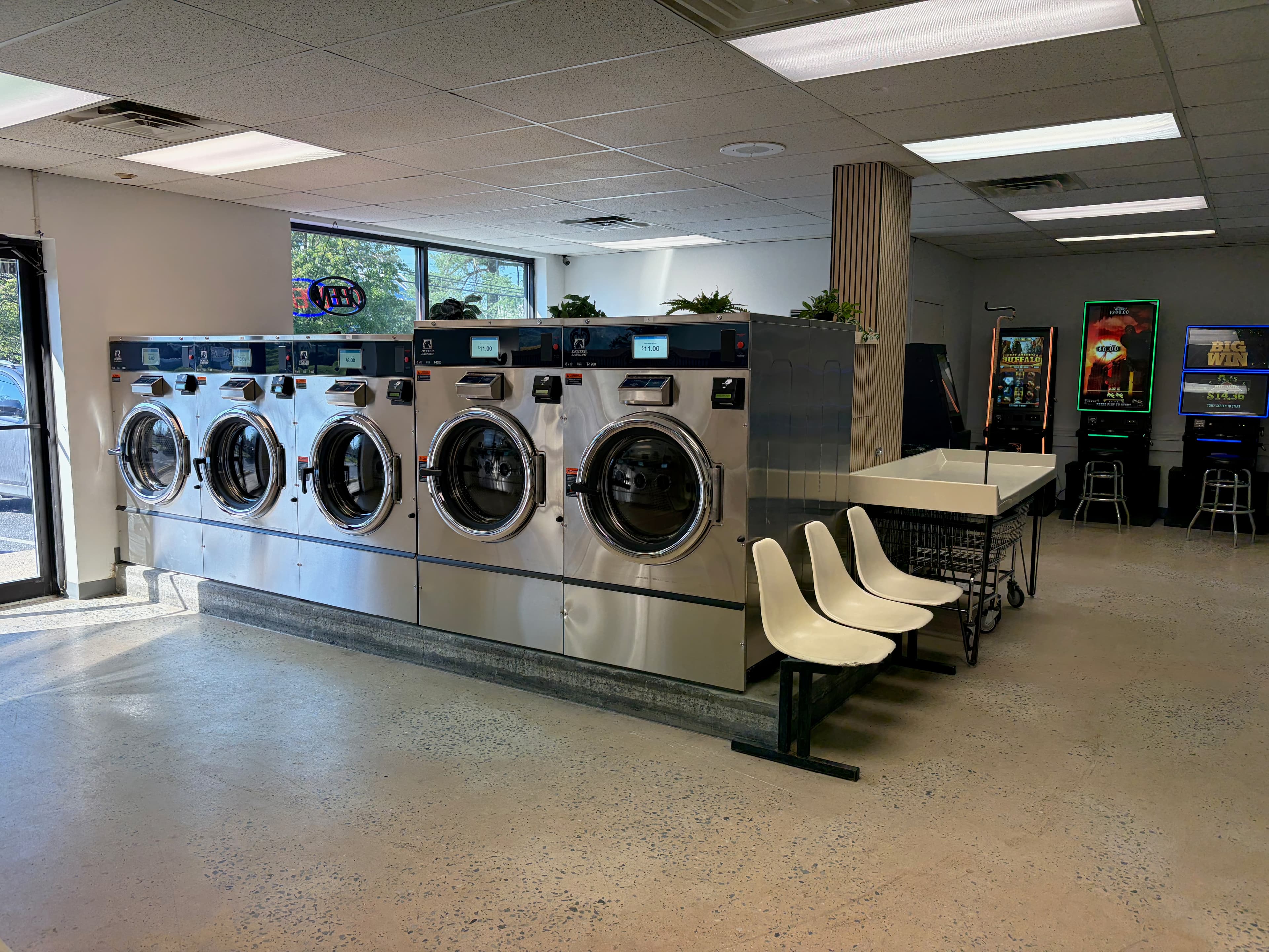 60 lb and 80 lb large-capacity Dexter washers at Manor Laundromat, Lancaster PA